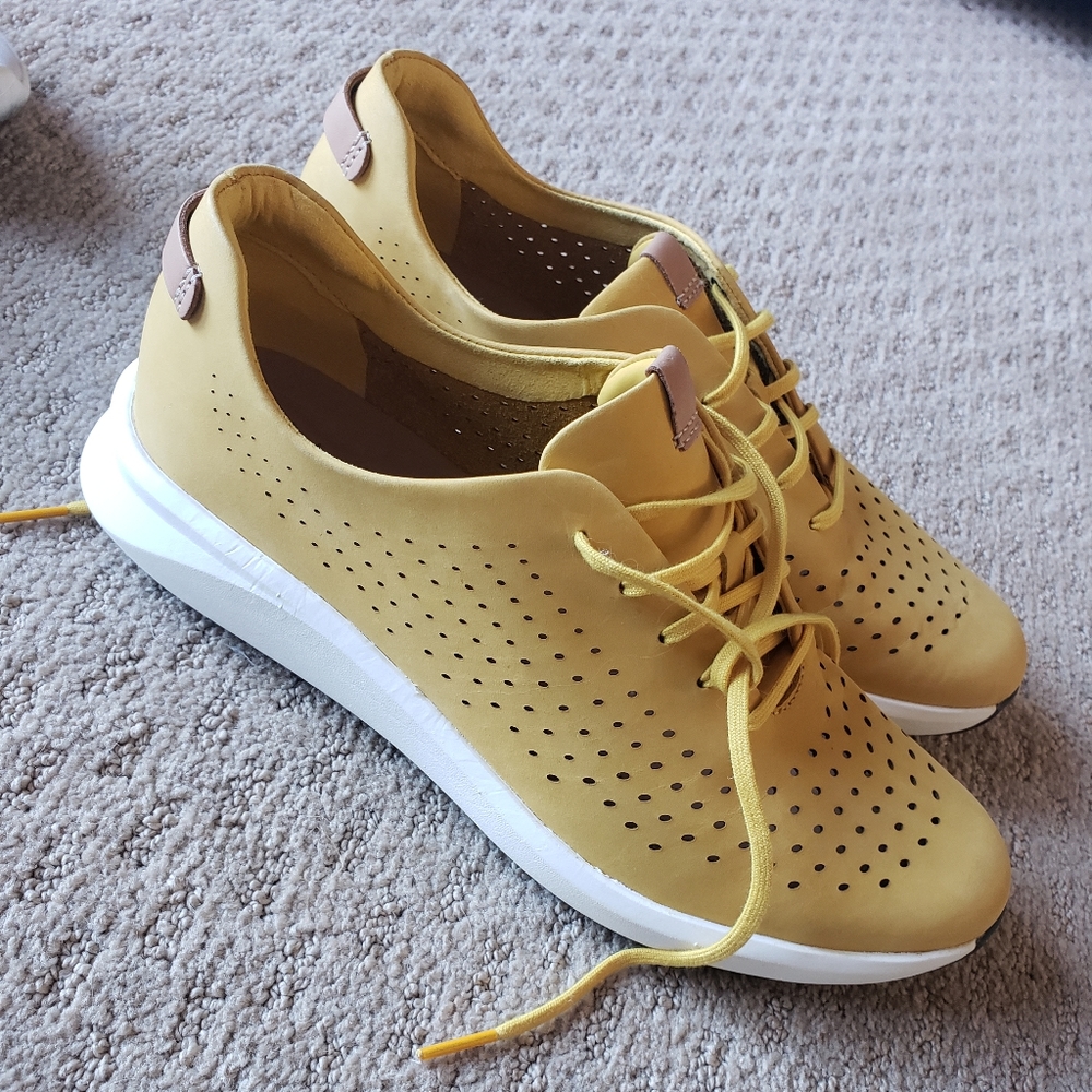 Clarks yellow casual sneakers 10